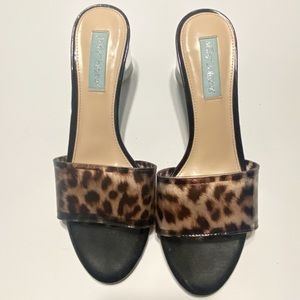 Betsey Johnson Size 8 SB-ALANI Leopard Print Sandals
